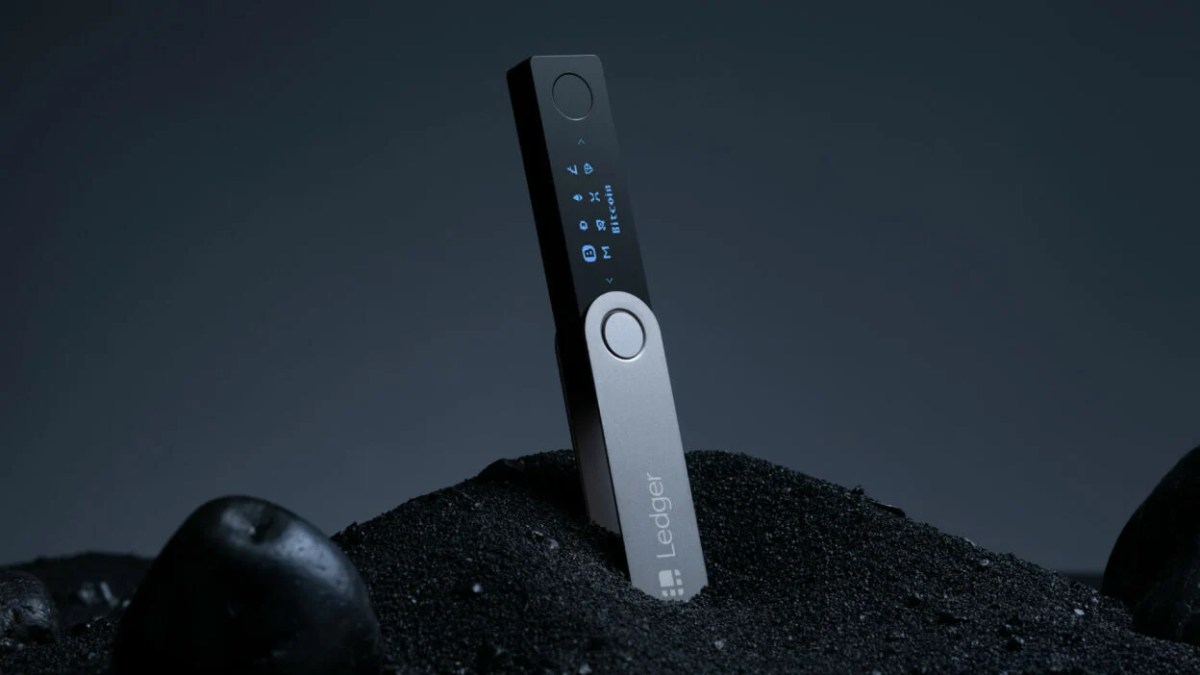 Ledger wallet NFT management 2025